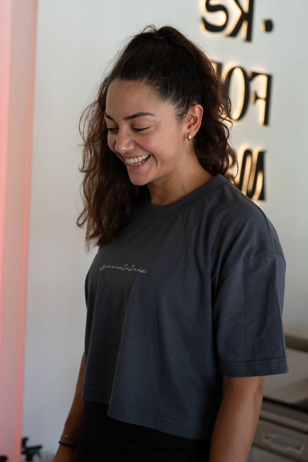 EBONY CROP TEE